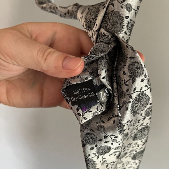 Montebello Italia 100% Silk Silver Floral Men's Tie - Picture 6 of 6